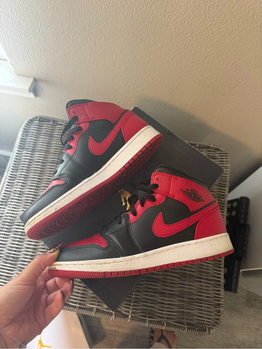 Air Jordan Mid 1 - 7W or 6Y